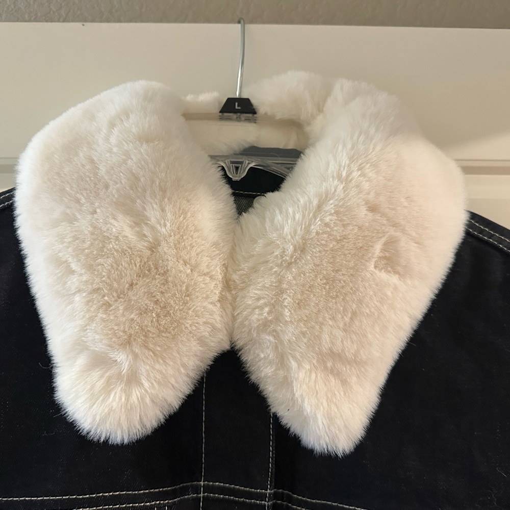 NWOT - WeWoreWhat Size L Jean Jacket with Removable Fur Collar - Picture 5 of 8